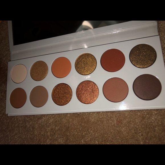 Kylie Jenner Cosmetics - Picture 1 of 4